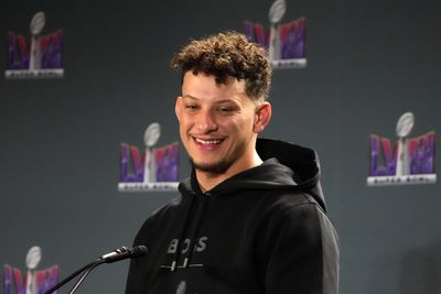 Patrick Mahomes likes comparisons, but he still considers Tom Brady the GOAT