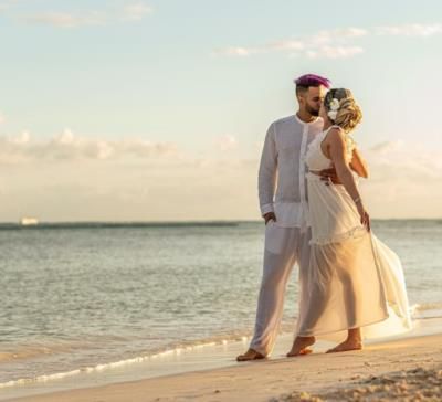 Romantic Beach Date for Lourdes Gurriel Jr and His Wife