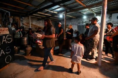 Soup kitchens in Argentina struggle as inflation pushes them to collapse