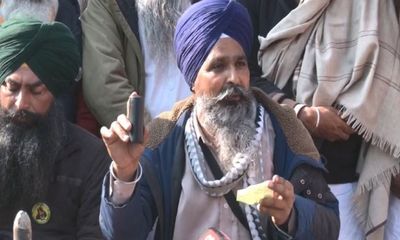 Farmer leader Pandher alleges police using "military like ammunitions", displays 'smoke shell and rubber bullets'