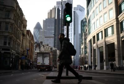 UK Officially in Recession as GDP Drops in Fourth Quarter