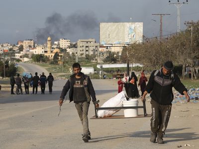 Israeli forces enter main hospital in southern Gaza after prolonged standoff