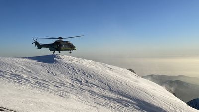 Watch as 6 hikers in hoodies airlifted off Mount Baldy just days after woman's body recovered from same spot