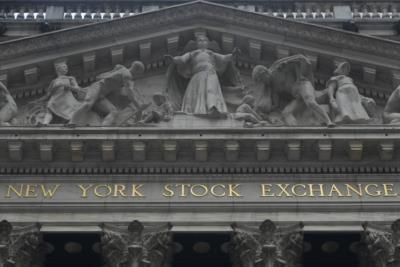 Global Stocks Rise as Wall Street Recovers, Oil Prices Decline