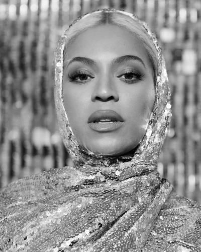 Beyoncé's Bold and Sultry Instagram Photoshoot Sizzles with Confidence