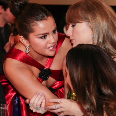 Selena Gomez Commented a Crying Emoji Under a Photo of Taylor Swift With Her Friends at the Super Bowl