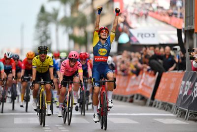 Setmana Valenciana: Elisa Balsamo sprints to stage 1 victory