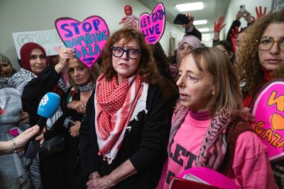 Susan Sarandon joins protesters on Capitol Hill calling for Gaza cease-fire - Roll Call