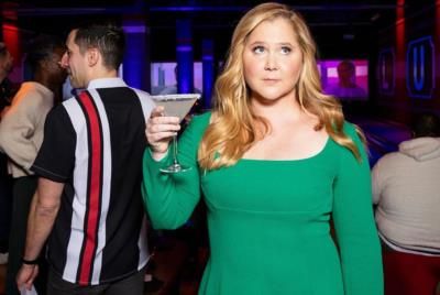 Amy Schumer shines in vibrant green outfit, exuding grace and joy