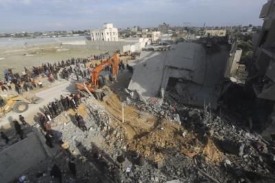 Israeli Troops Storm Gaza Hospital, Chaos Ensues