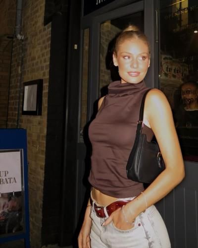 Moraya Wilson's Stylish Brown Hooded Top: Casual Chic Perfection