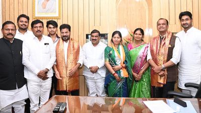 Senior BRS leaders join Congress