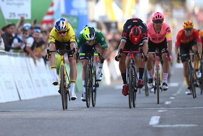 Volta ao Algarve: Wout van Aert surges from bunch sprint to win stage 3