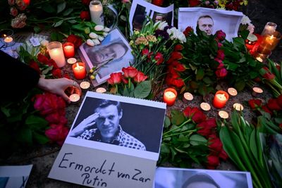 Across Europe, Mourners Turn Out To Pay Tribute To Navalny