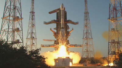 India launches powerful new weather satellite INSAT-3DS into orbit on 'naughty boy' rocket (video)
