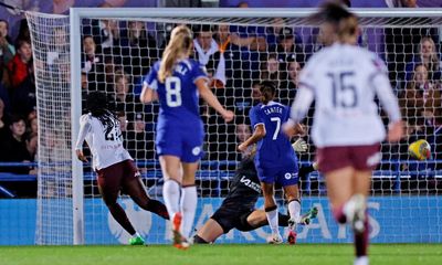 Manchester City sink Chelsea to join hosts on top and open up race for WSL