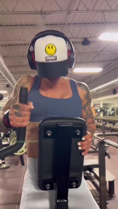 Ashley Horner's Inspiring Gym Routine: Strength, Flexibility, and Dedication