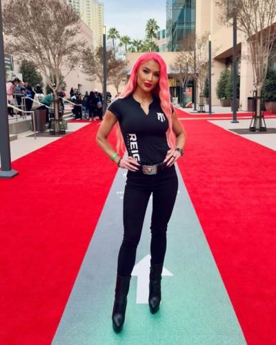 A Glamorous Journey: Natalie Eva Marie's Vibrant Fan Convention Experience
