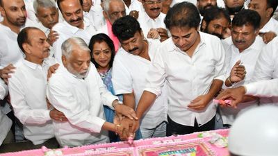 KCR’s birthday celebrated; CM Revanth and Governor Tamilisai wish him a healthy life