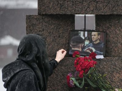 Alexei Navalny's team confirms his death. His mother is searching for his body