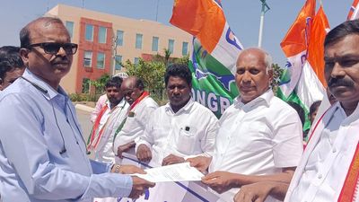 Chinta Mohan demands reservation in SEZs, Minimum Wages Act in industrial sector