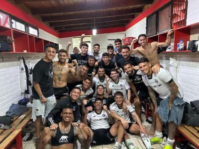 Exploring the Team's Camaraderie: Arturo Vidal Captures a Moment