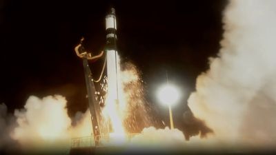 Rocket Lab launches ADRAS-J space junk inspection satellite for Astroscale (video)