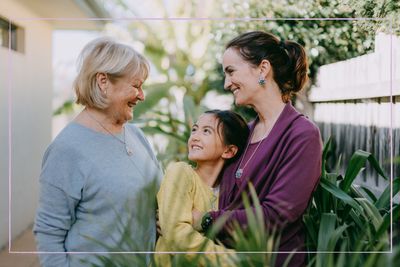 Mothers are less likely to struggle with their mental health if their kids’ grandparents live close by, new study reveals