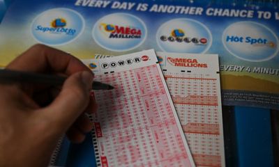 US man sues Powerball lottery after being told his apparent $340m win was error