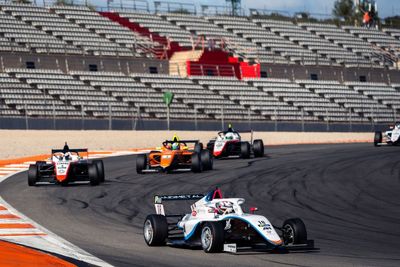 Formula Winter Series Valencia: Trio score wins as track limits causes tension