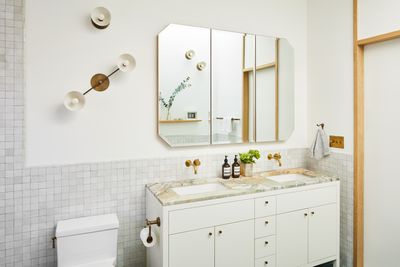 5 Things People With Super Organized Bathroom Cabinets Always Do