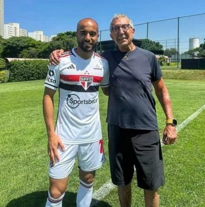 Lucas Moura Mourns the Passing of Abilio Diniz with Sadness
