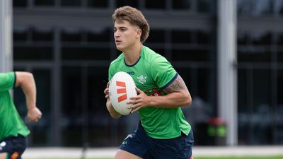 Confident teen Stewart eyes Canberra's fullback spot