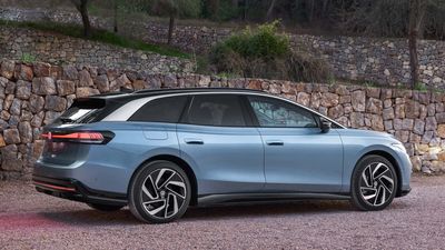 The Volkswagen ID.7 Tourer Is An Electric Passat Wagon With Up To 425 Miles Of Range