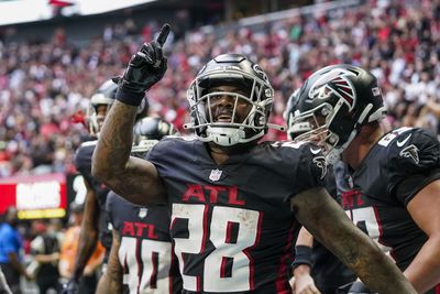 Former Falcons RB Mike Davis announces he’s retiring from NFL