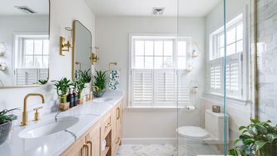 How to maximize space in a small bathroom — 7 pro tips that may surprise you