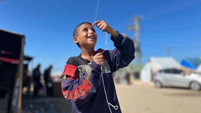 Kites fill Rafah’s skies, a symbol of hope amid Israel’s war on Gaza