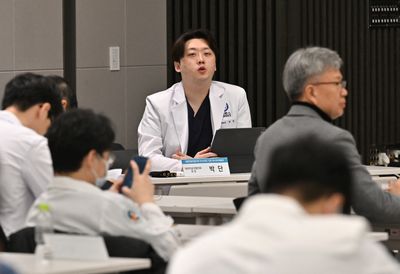 South Korea trainee doctors walk out in protest against reforms