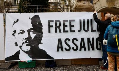 The US justice department must drop spy charges against Julian Assange