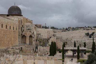 Israel Restricts Muslim Citizens From Jerusalem Mosque During Ramadan