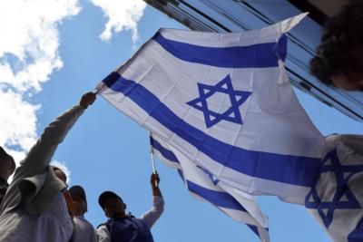 Volunteers Deliver Israel's War News Amid Rumor Challenges