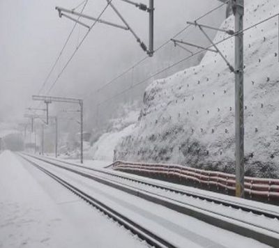 Jammu & Kashmir: Many parts of valley receive fresh spells of snowfall