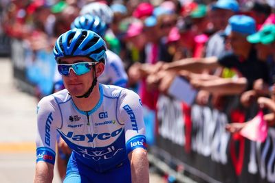Eddie Dunbar out of UAE Tour after breaking hand in stage 1 crash