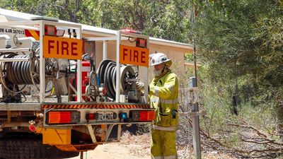 Bushfire closes Eyre Highway in Western Australia