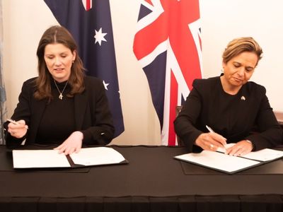 Aust-UK deepen online safety cooperation with new pact