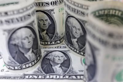Dollar Fluctuates Ahead Of Fed Meeting Minutes