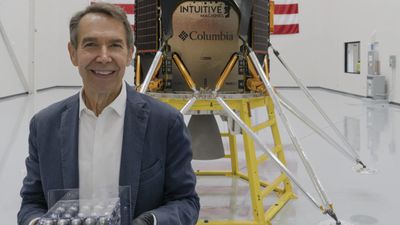 Jeff Koons’ art is about to land on the moon with Odysseus