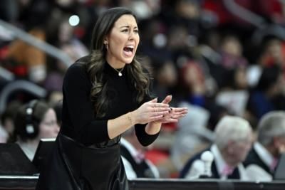 Fairfield Coach Carly Thibault-Dudonis Leading Stags To Success