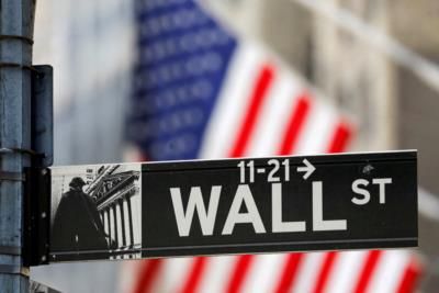 Hedge Funds Shift Away From US Stocks Amid Market Decline