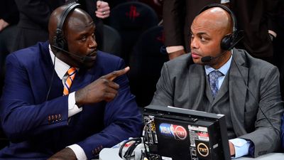 Hot Mic Catches Shaq Complaning To Charles Barkley About TNT Not Airing Jersey Ceremony